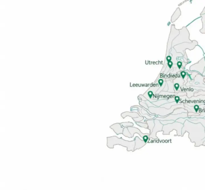 Kaart van Nederland met markeringen van 13 Holland Casino locaties.
